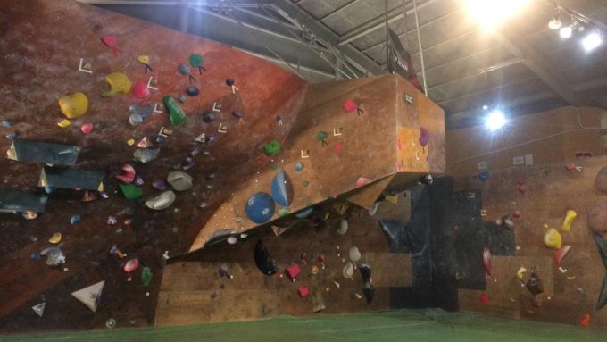 東京都のクライミング施設「BOULDERS（ボルダーズ） クライミングジム」